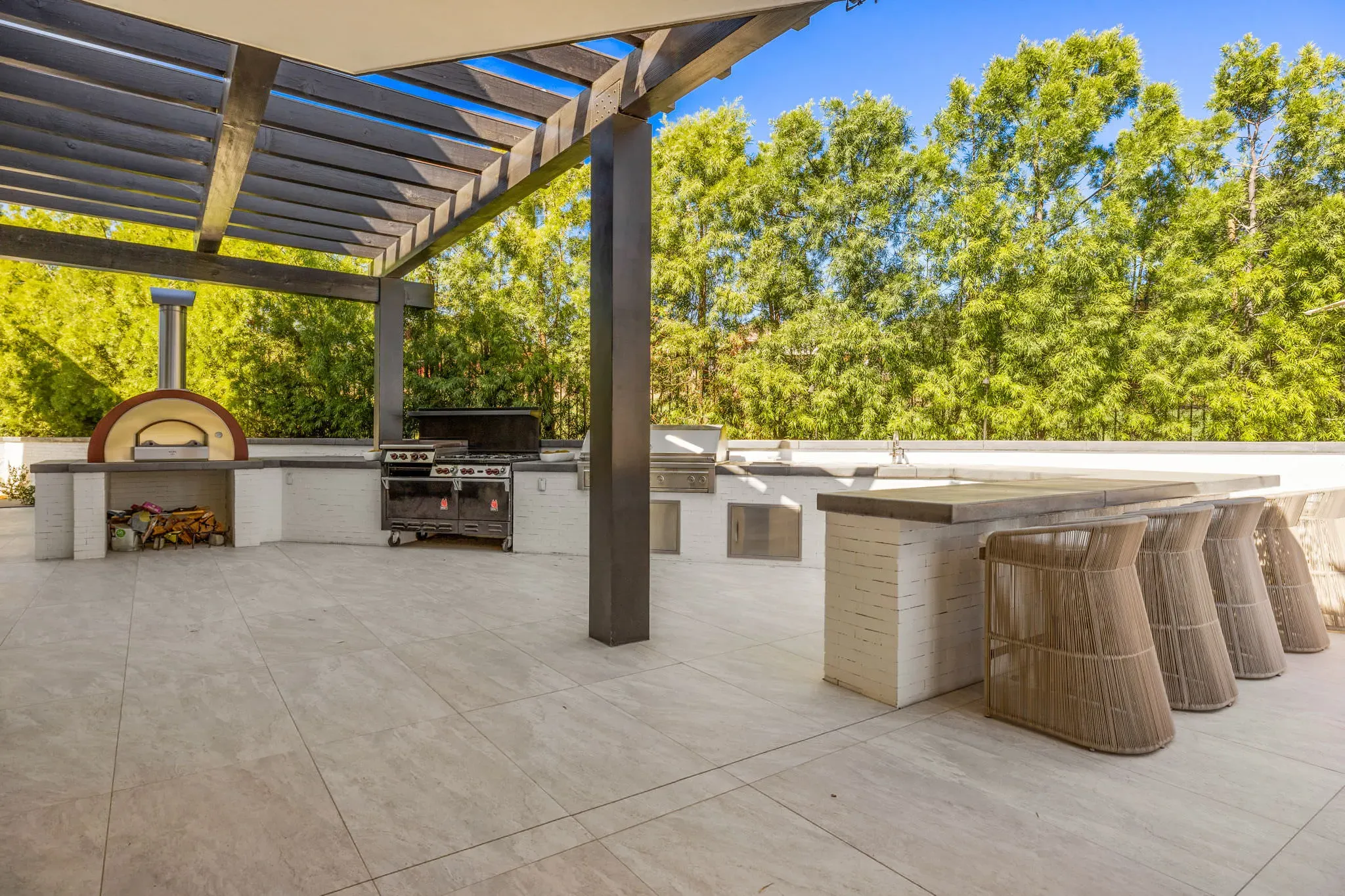 Covered patio with outdoor kitchen, North Ranch