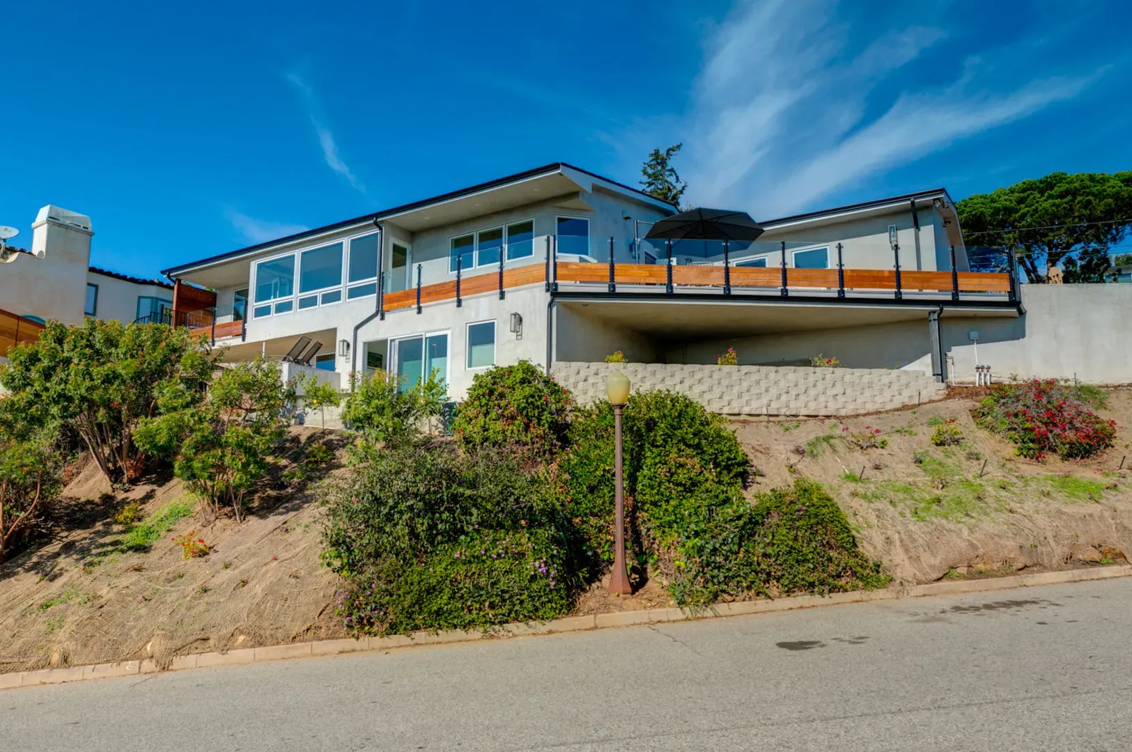 Remodeled mid-century hillside home on Sunset Lane, Ventura